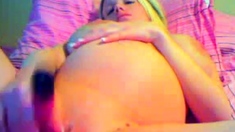 blonde preggo girl in webcam whit dildo