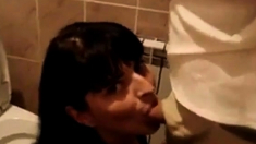 Girl swallow cum in the restaurant toilet.
