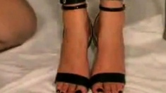 Strapy high heels and toes spunked